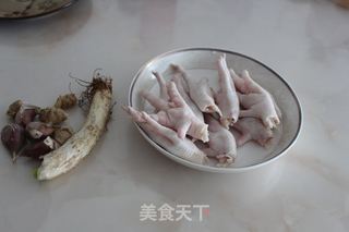 虎皮凤爪的做法步骤：1