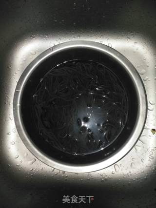 黄瓜丝拌火腿丝的做法步骤:6