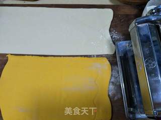 花式面点双色祥云卷的做法步骤:3