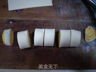 花式面点双色祥云卷的做法步骤:7