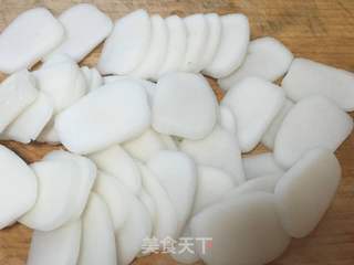年糕鱼丸菠菜汤的做法步骤:2