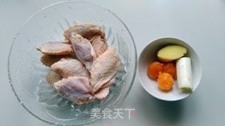 金沙鸡翅的做法步骤：1