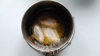 金沙鸡翅的做法步骤:3