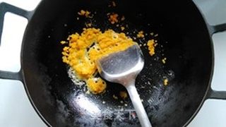 金沙鸡翅的做法步骤:6