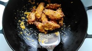 金沙鸡翅的做法步骤:8