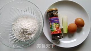 麻虾酱葱花蛋饼的做法步骤：1