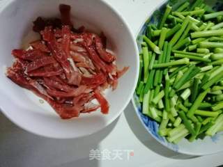 蒜苔肉丝的做法步骤：1