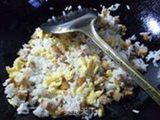 甜不辣鸡蛋炒饭的做法步骤:10