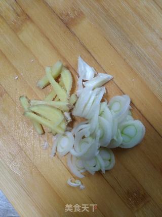 干煎小鲳鱼的做法步骤：2