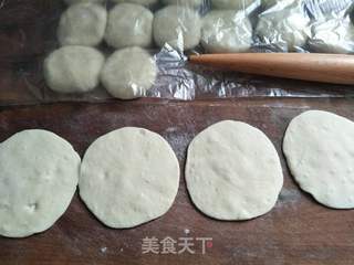 杏鲍菇水煎包的做法步骤:6