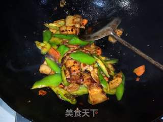 尖椒回锅肉的做法步骤:14
