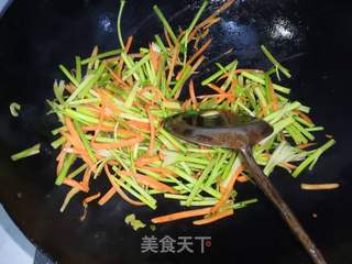 香菜胡萝卜炒肉丝的做法步骤：13