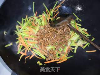 香菜胡萝卜炒肉丝的做法步骤:14