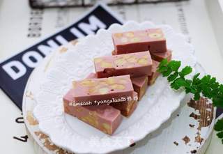 粉色蓝莓牛轧糖的做法步骤:16