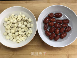 红枣莲子银耳羹的做法步骤:3