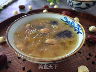 红枣莲子银耳羹的做法步骤:6