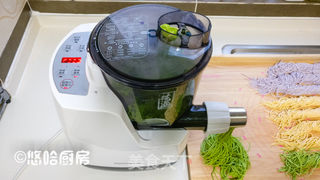 彩色面条的做法步骤:7
