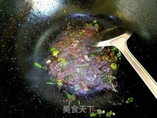 虾酱炒花生米的做法步骤：6