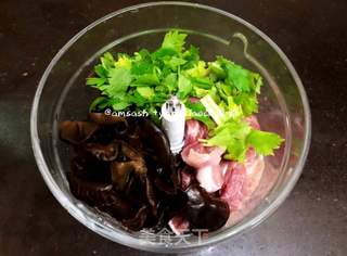 三鲜柳叶饺子的做法步骤:2