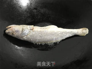 家常蒜香黄花鱼的做法步骤:4