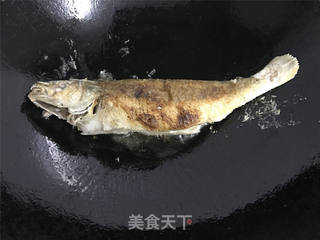 家常蒜香黄花鱼的做法步骤:5