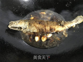 家常蒜香黄花鱼的做法步骤:8