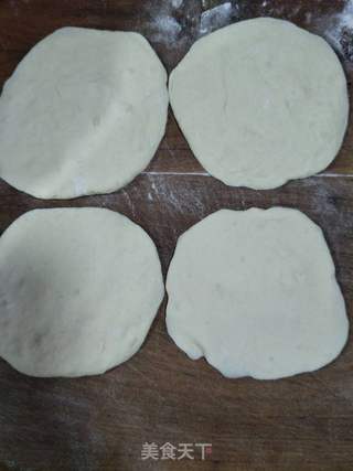 茴香鸡蛋发面馅饼的做法步骤：5