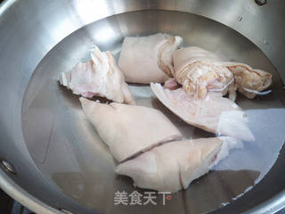 酱焖猪蹄的做法步骤:3