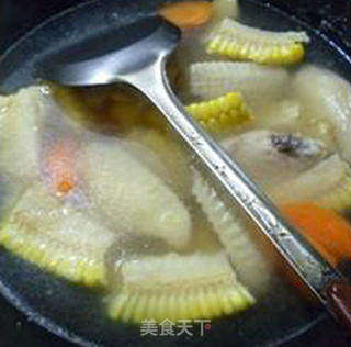胡萝卜甜玉米中翅汤的做法步骤:11
