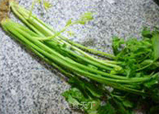 烤香肠香芹鸡蛋炒饭的做法步骤:2