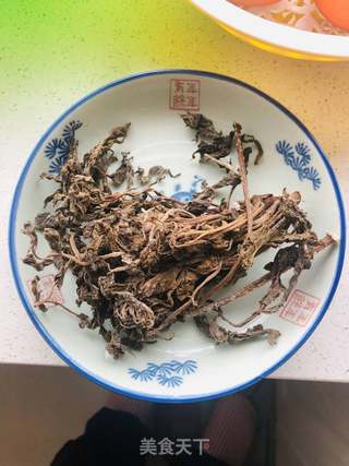 香椿烧肉的做法步骤:2