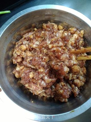莲藕猪肉水饺的做法步骤:2