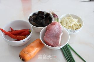 鱼香肉丝的做法步骤：1