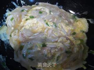 银鱼炒鸡蛋的做法步骤:5