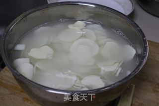 油炸茨菇片的做法步骤：4