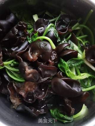 木耳拌菠菜的做法步骤:5