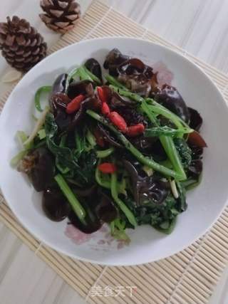 木耳拌菠菜的做法步骤:7