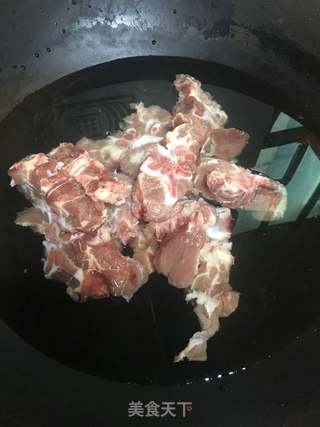 羊肚菌排骨汤的做法步骤：1