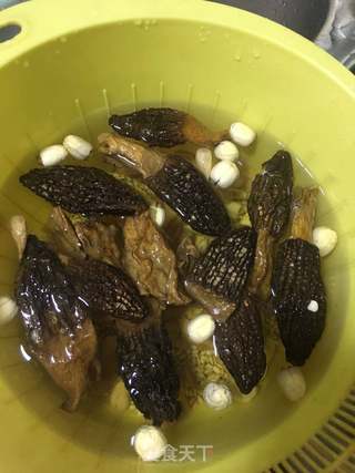 羊肚菌排骨汤的做法步骤：3