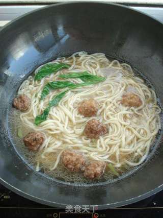 肉丸汤面的做法步骤：6