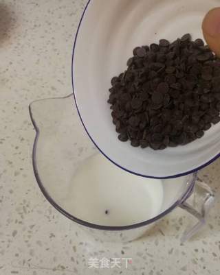 奶油巧克力蛋糕的做法步骤:2