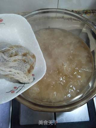银耳雪梨罗汉果的做法步骤:5