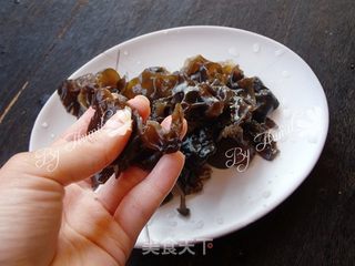 凉拌木耳的做法步骤:2