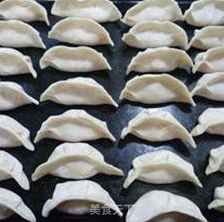泡菜鸡肉馅饺子的做法步骤:11