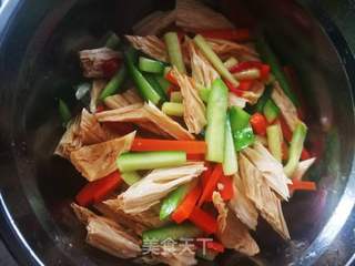 〈快手又好做的素菜〉~凉拌腐竹的做法步骤:7