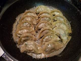 煎饺的做法步骤:4