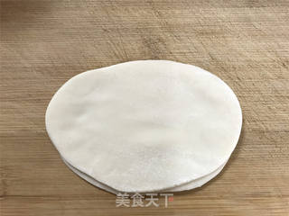 饺子皮版排叉的做法步骤:2