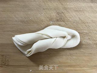 饺子皮版排叉的做法步骤:4