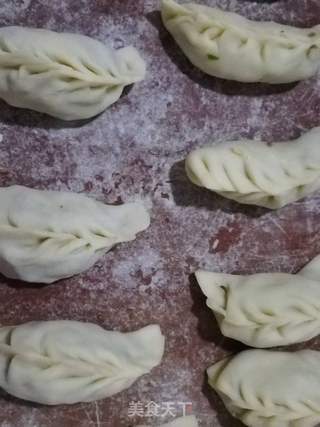 竹笋菇柳叶水饺的做法步骤:3