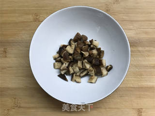 香菇排骨焖饭的做法步骤:3